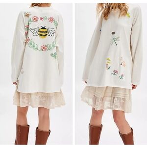 We The Free Never Leaf Me Oversized Tee Size Small Colorful Bee Embroidery